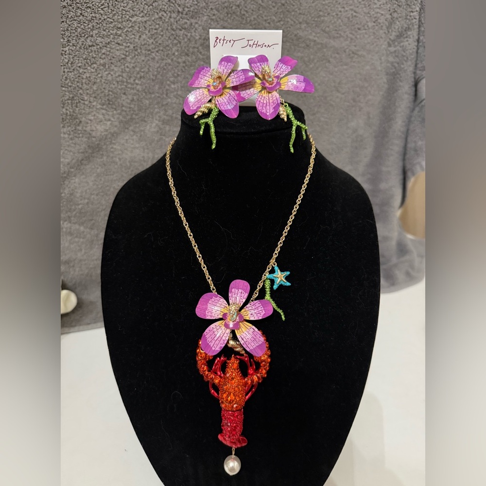 🦞🌸Betsey Johnson Purple-Pink Flower with Red Lobster Pendant Set